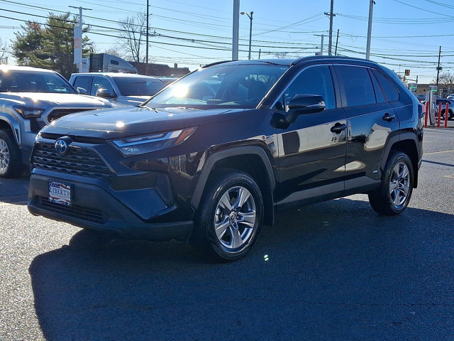 Used 2022 Toyota RAV4 XLE image 3