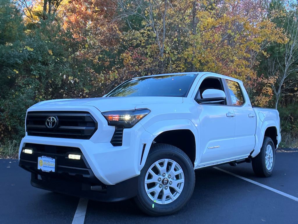 New 2025 Toyota Tacoma SR5