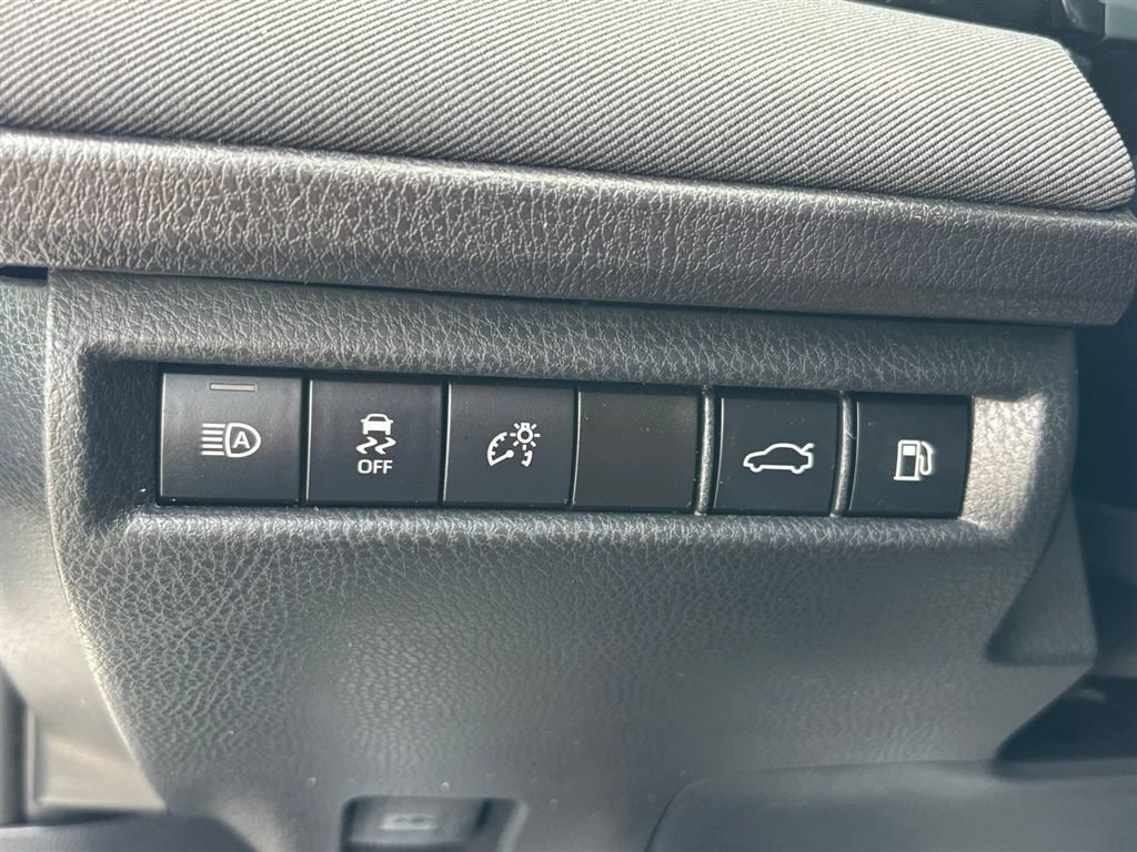 Used 2025 Toyota Camry LE FWD image 25