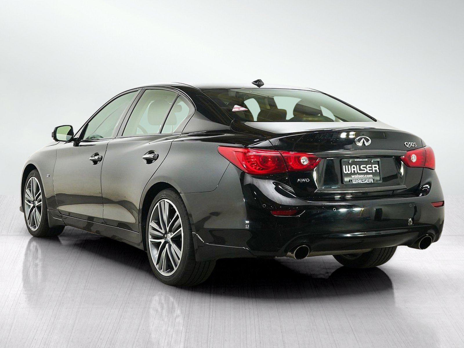 Used 2015 INFINITI Q50 AWD w/ Deluxe Touring Package image 3