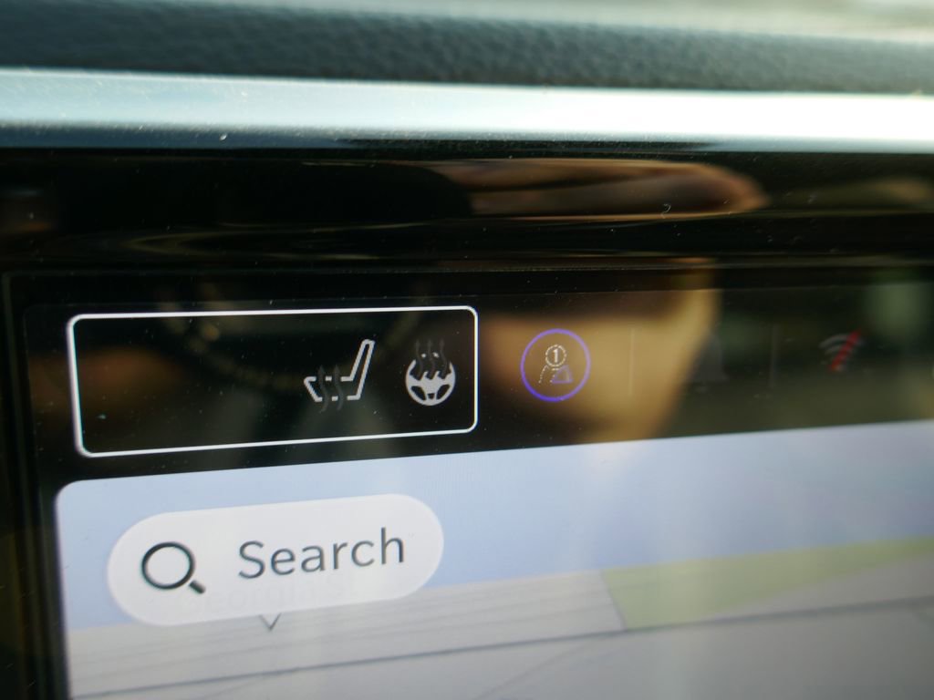 New 2026 Chrysler Pacifica Limited w/ Uconnect Theater Family Group image 28