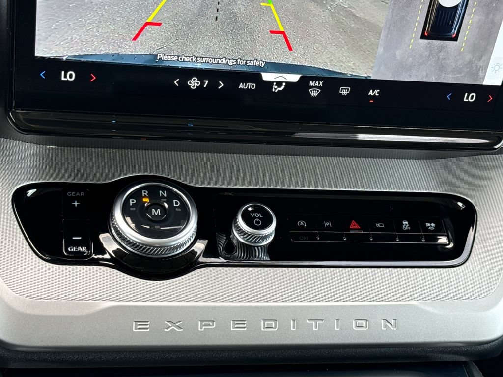 Used 2025 Ford Expedition Active RWD image 24
