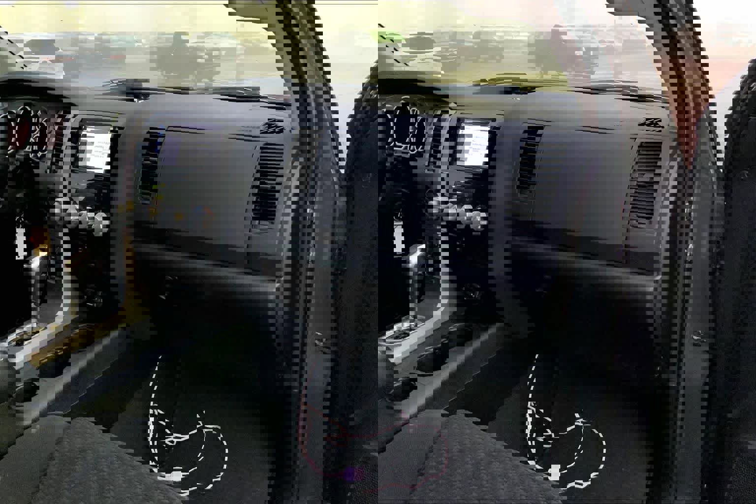 Used 2013 Toyota Tundra 4x4 CrewMax image 17