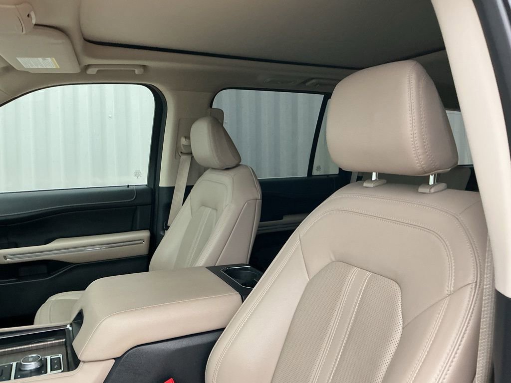 Used 2023 Ford Expedition Limited image 9