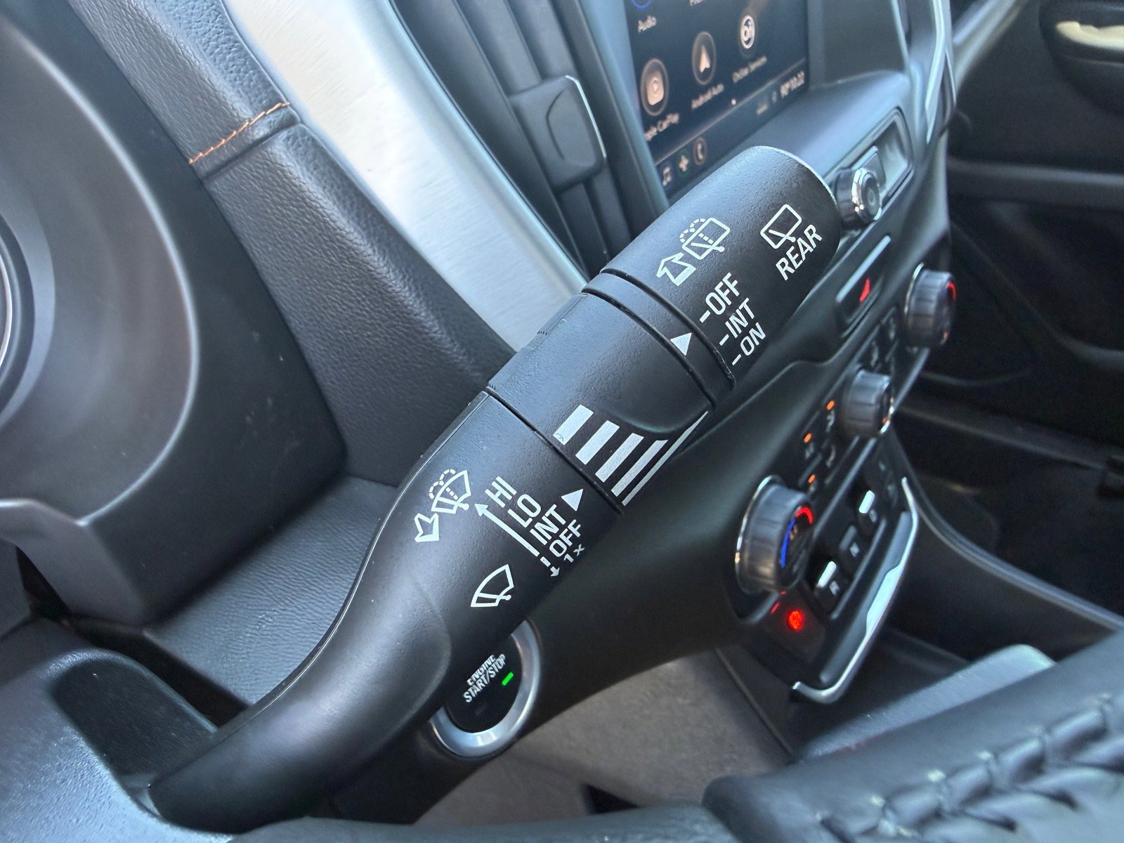 Used 2020 GMC Terrain SLE w/ Driver Convenience Package image 25