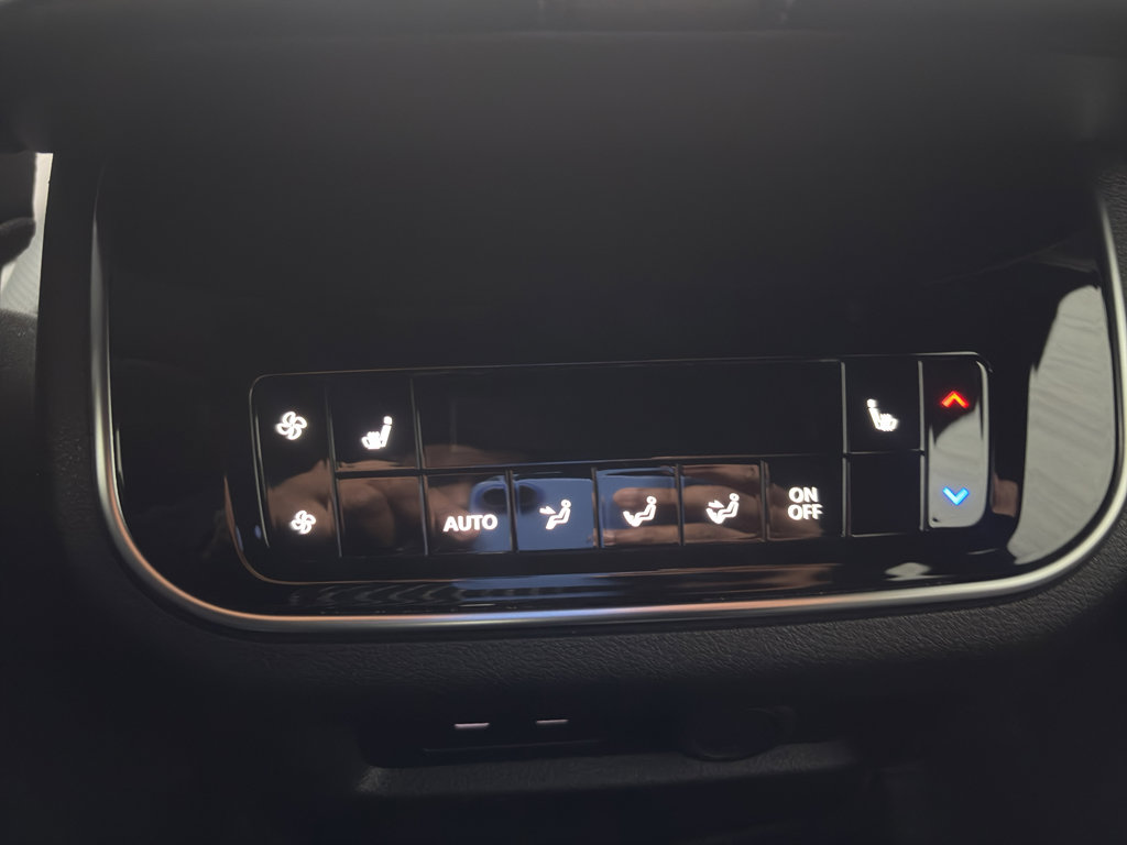 Used 2025 Nissan Armada Platinum Reserve image 17