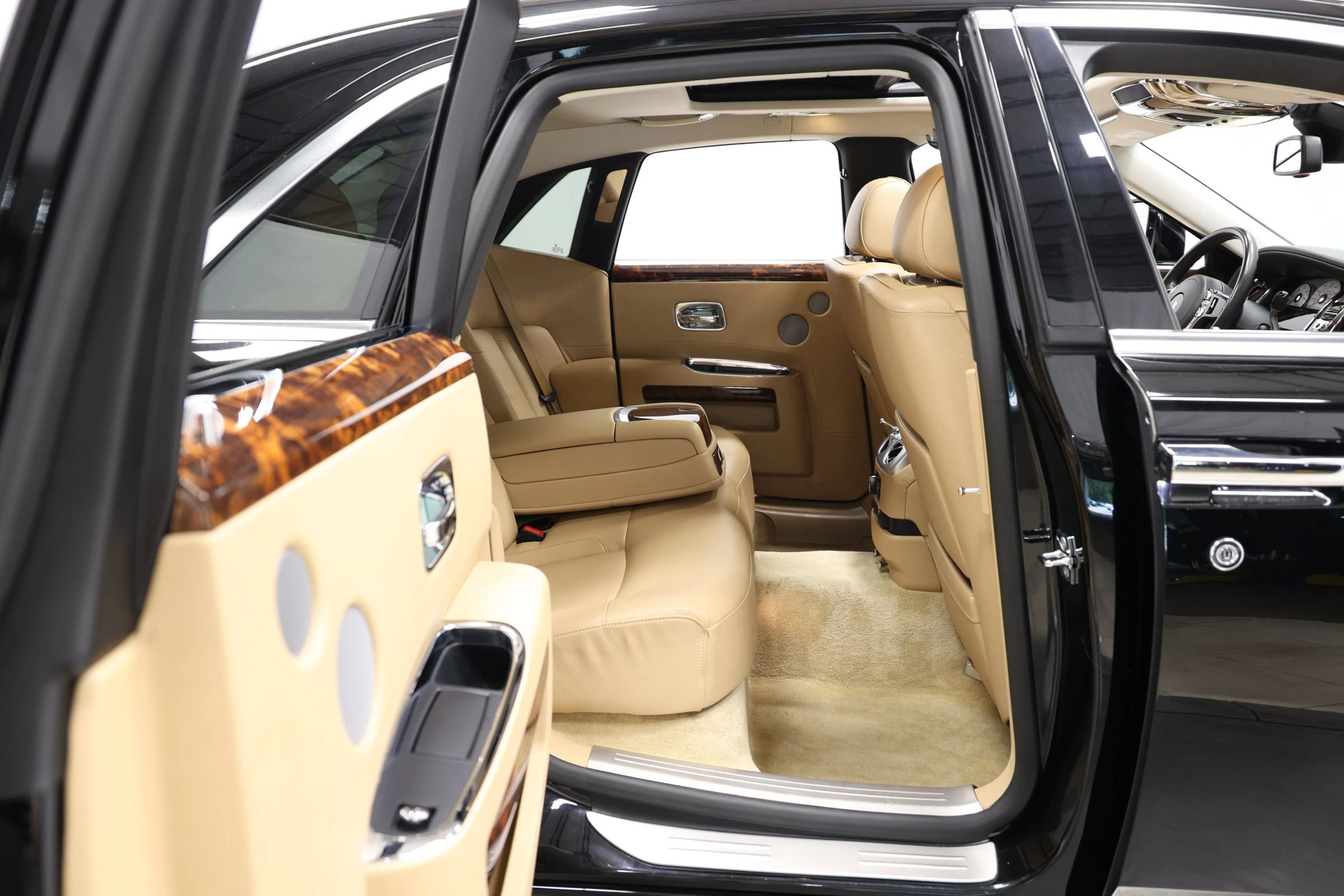 Used 2010 Rolls-Royce Ghost RWD image 76