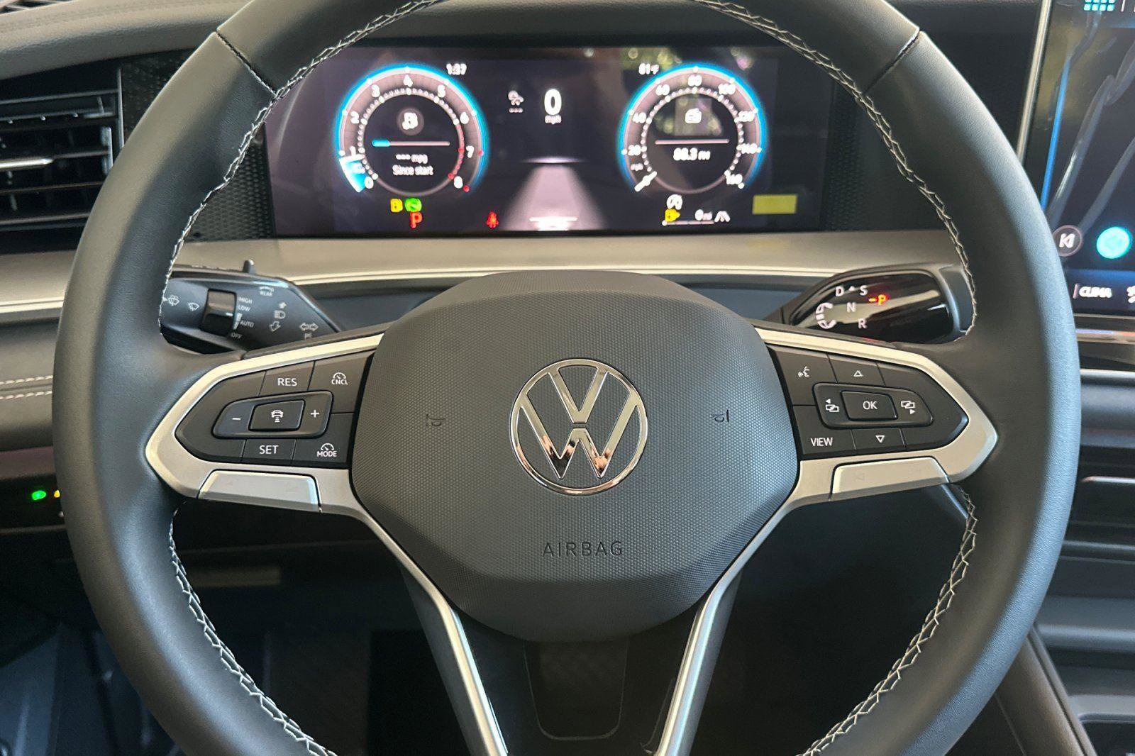 New 2025 Volkswagen Tiguan SE image 22