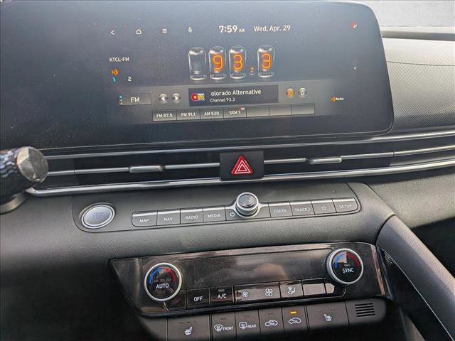 Used 2022 Hyundai Elantra Limited FWD image 15