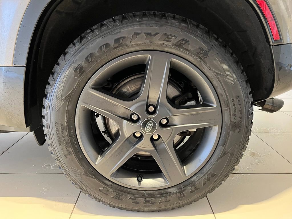Used 2024 Land Rover Defender 110 X-Dynamic SE image 14