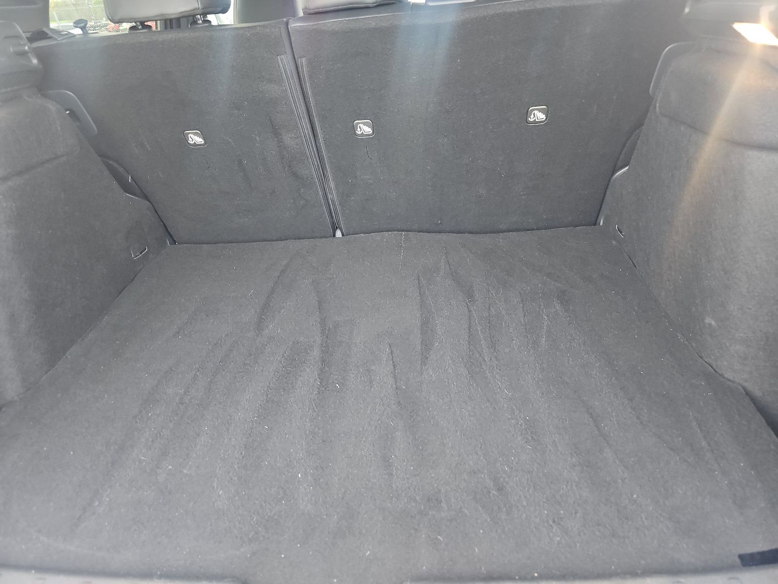 Used 2025 Nissan Kicks SR AWD/4WD image 12