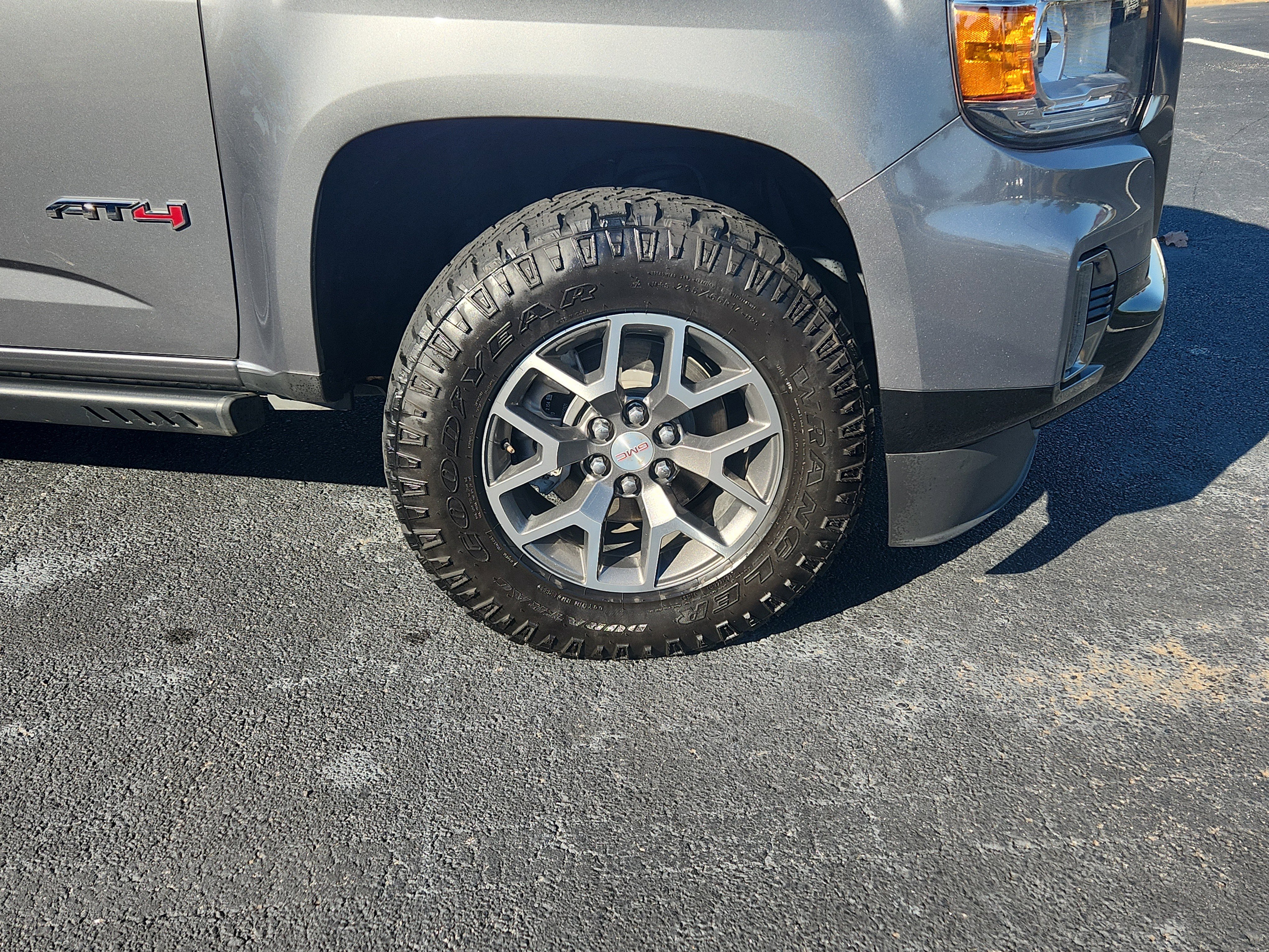 Used 2022 GMC Canyon AT4 image 32