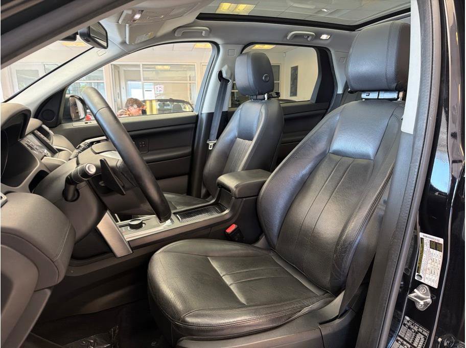 Used 2019 Land Rover Discovery Sport HSE AWD/4WD image 21