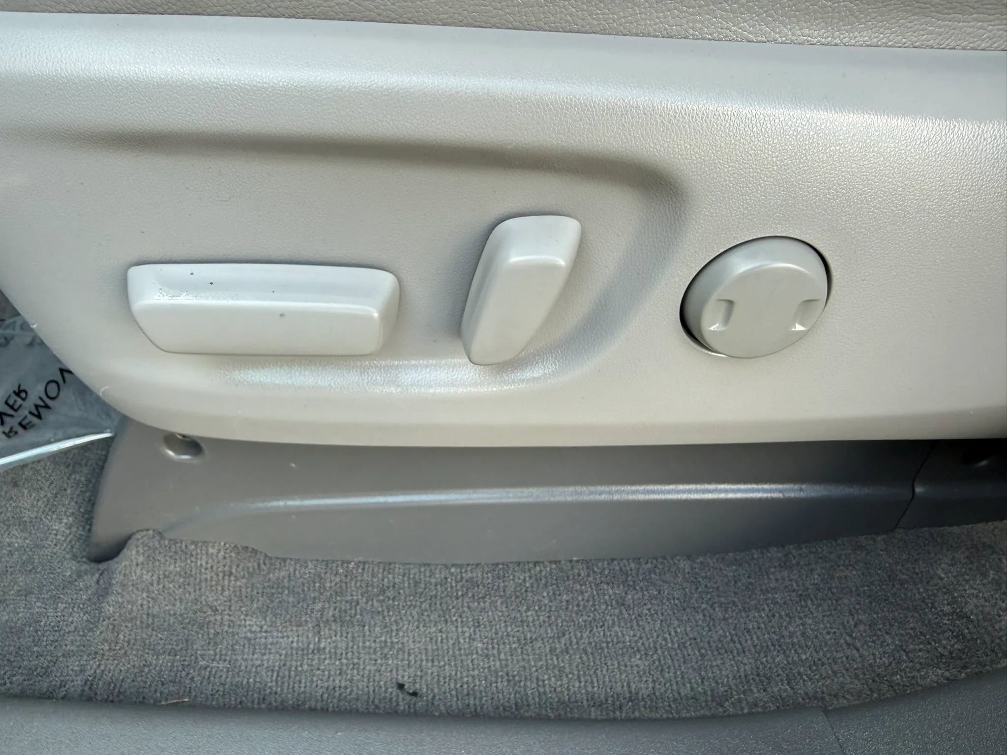 Used 2015 Toyota Sienna XLE image 19