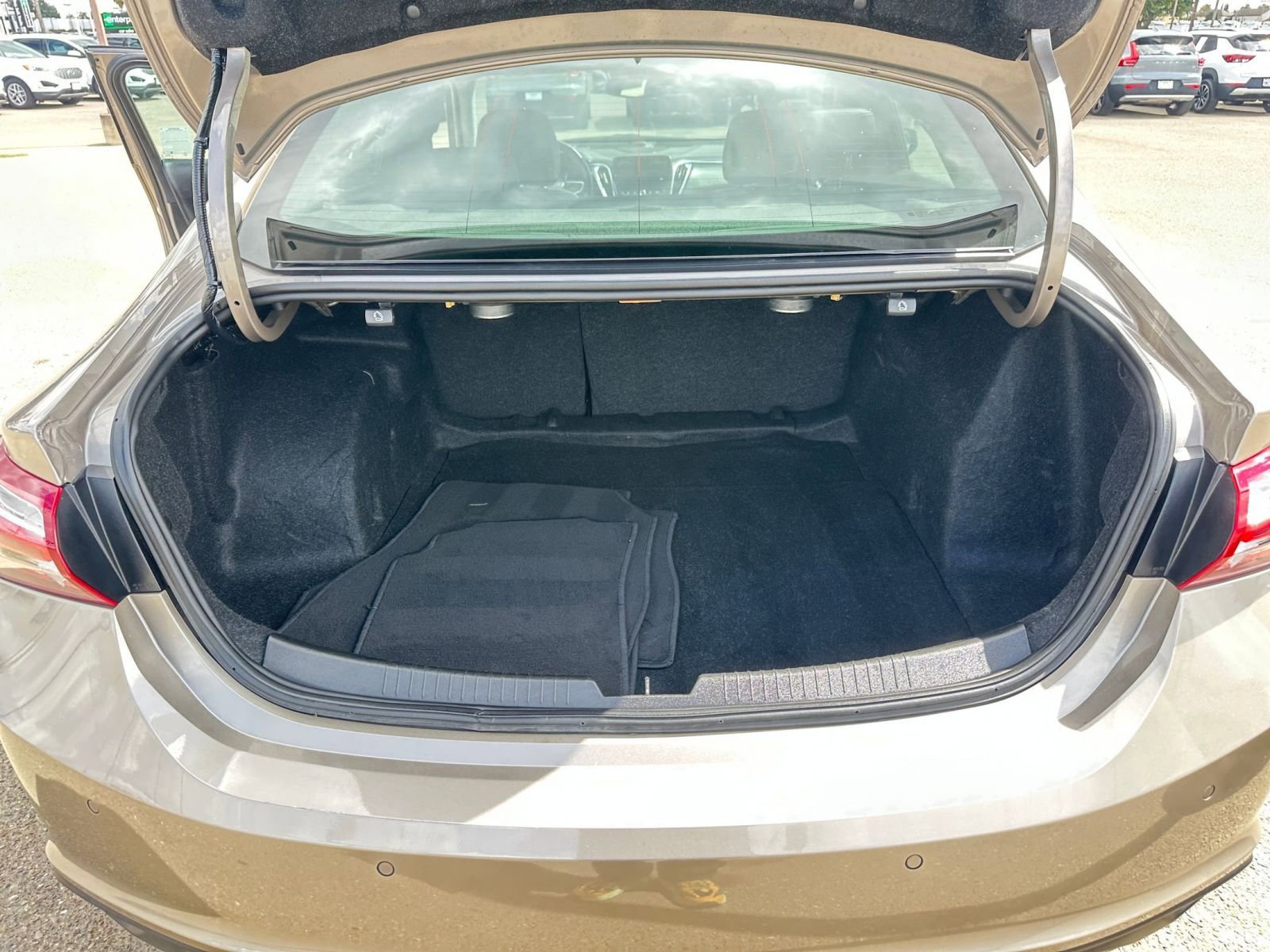 Used 2024 Chevrolet Malibu LT image 31