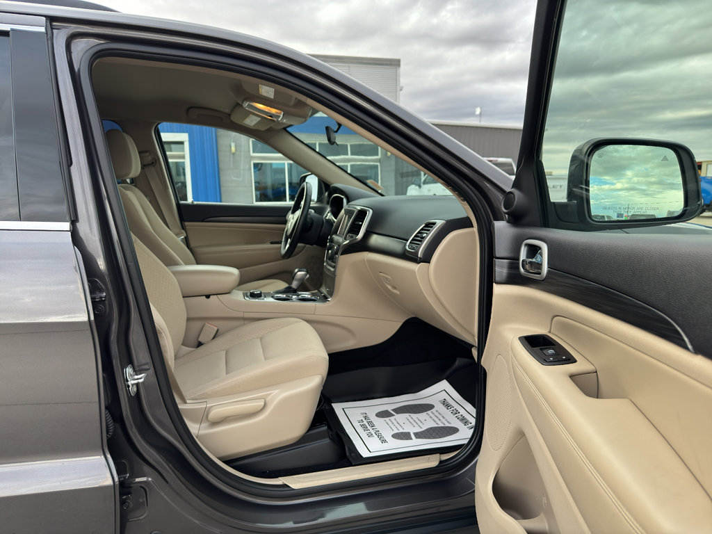 Used 2021 Jeep Grand Cherokee Laredo image 23