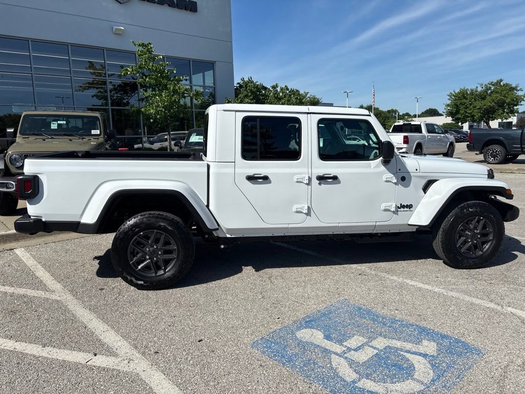 New 2026 Jeep Gladiator Sport AWD/4WD image 26