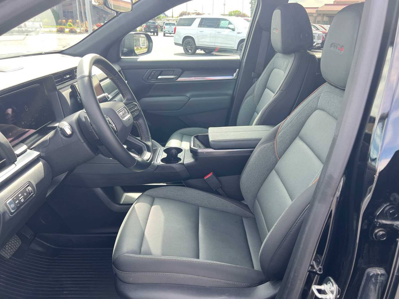 New 2026 GMC Terrain AT4 w/ LPO, Black Badging Package AWD/4WD image 9