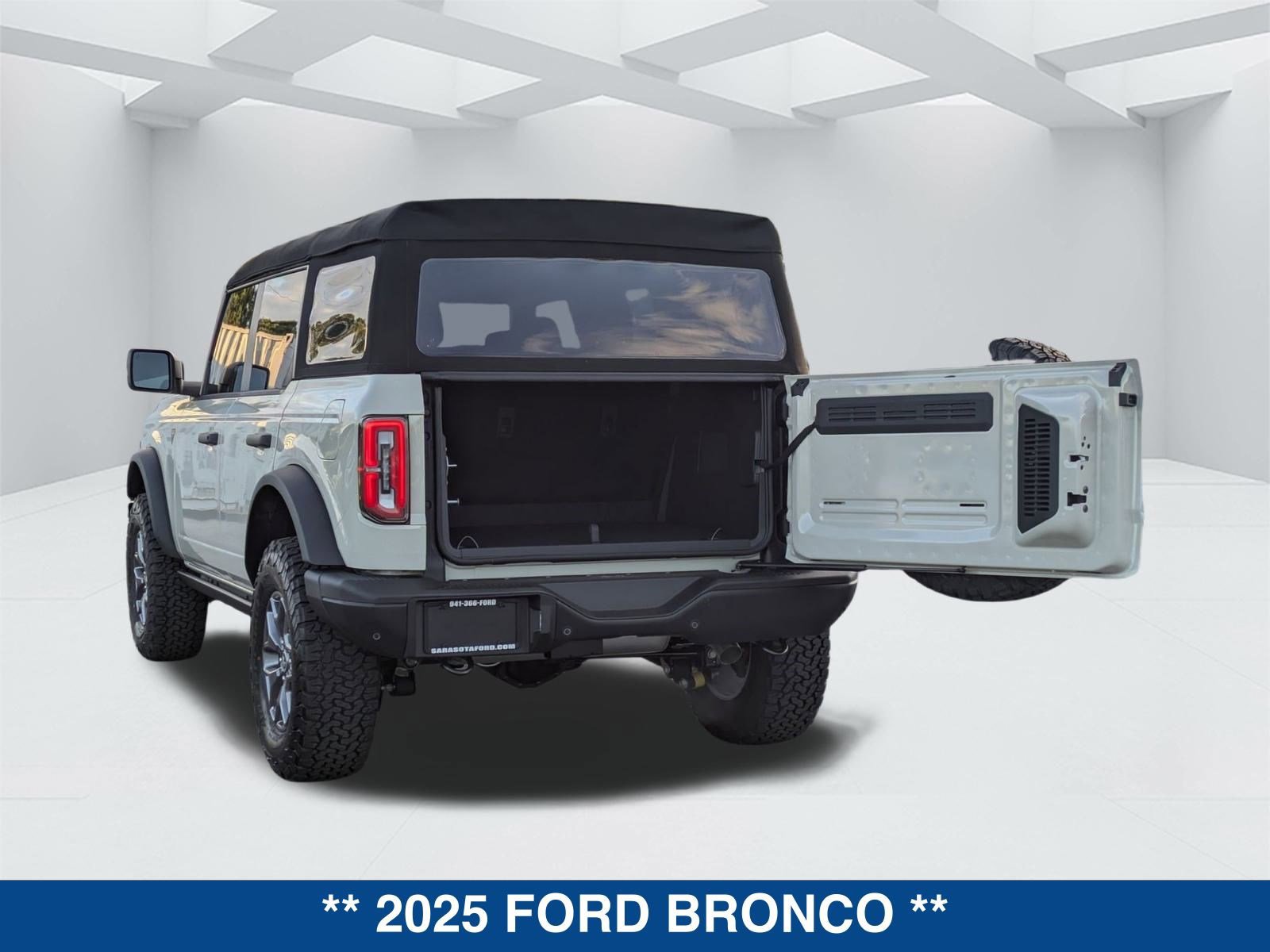 New 2025 Ford Bronco Badlands image 14
