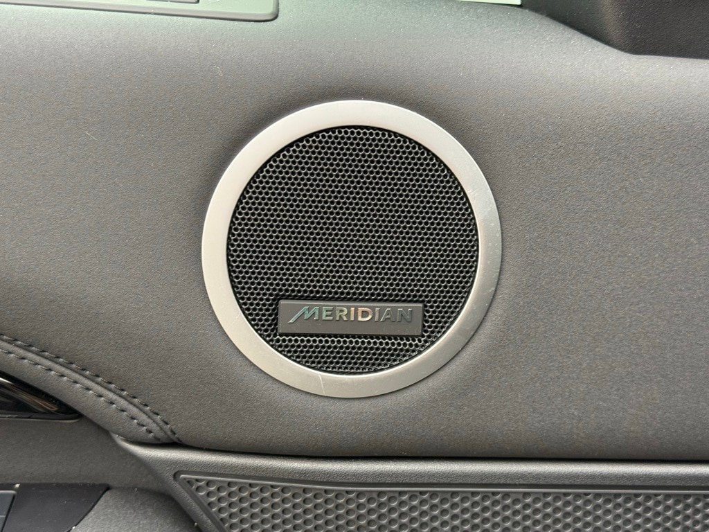 Certified 2025 Land Rover Discovery S image 16