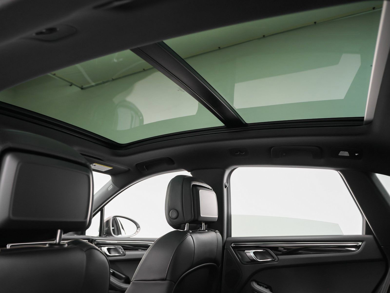 New 2025 Porsche Macan Turbo image 45