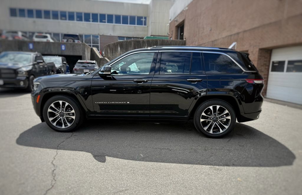 Used 2023 Jeep Grand Cherokee Overland w/ Luxury Tech Group IV image 16