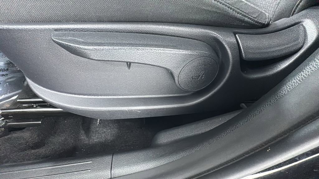 Used 2023 Kia Sportage LX image 11