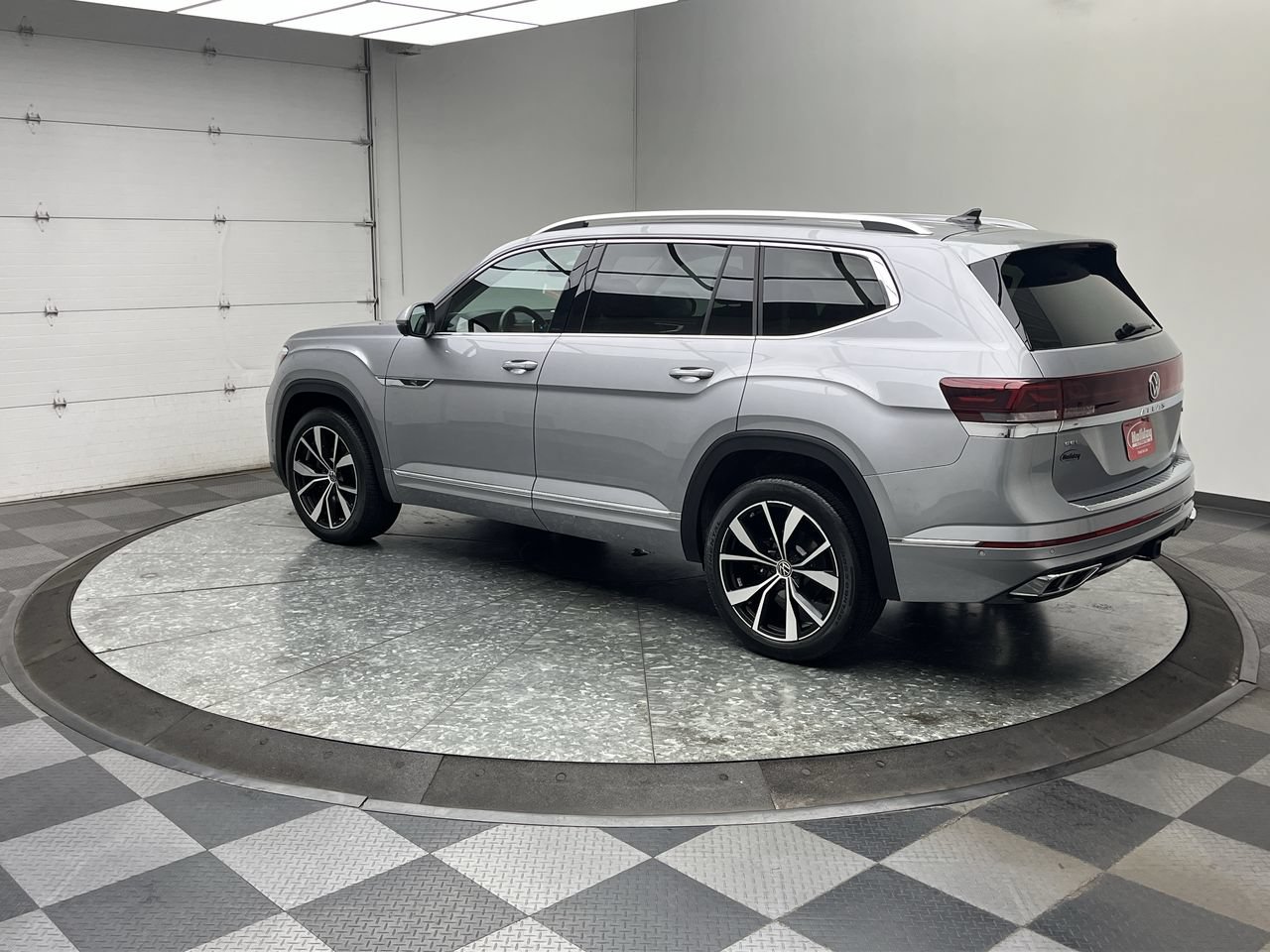 Used 2024 Volkswagen Atlas SEL Premium R-Line AWD/4WD image 2