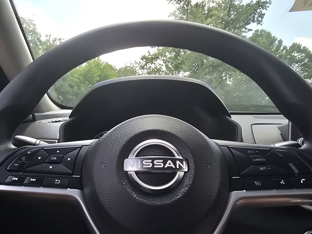 Used 2025 Nissan Altima 2.5 SV FWD image 24