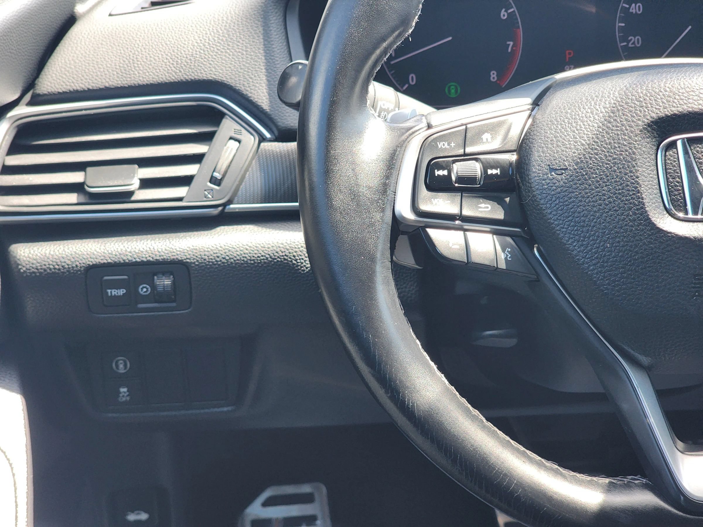 Used 2018 Honda Accord Sport image 12