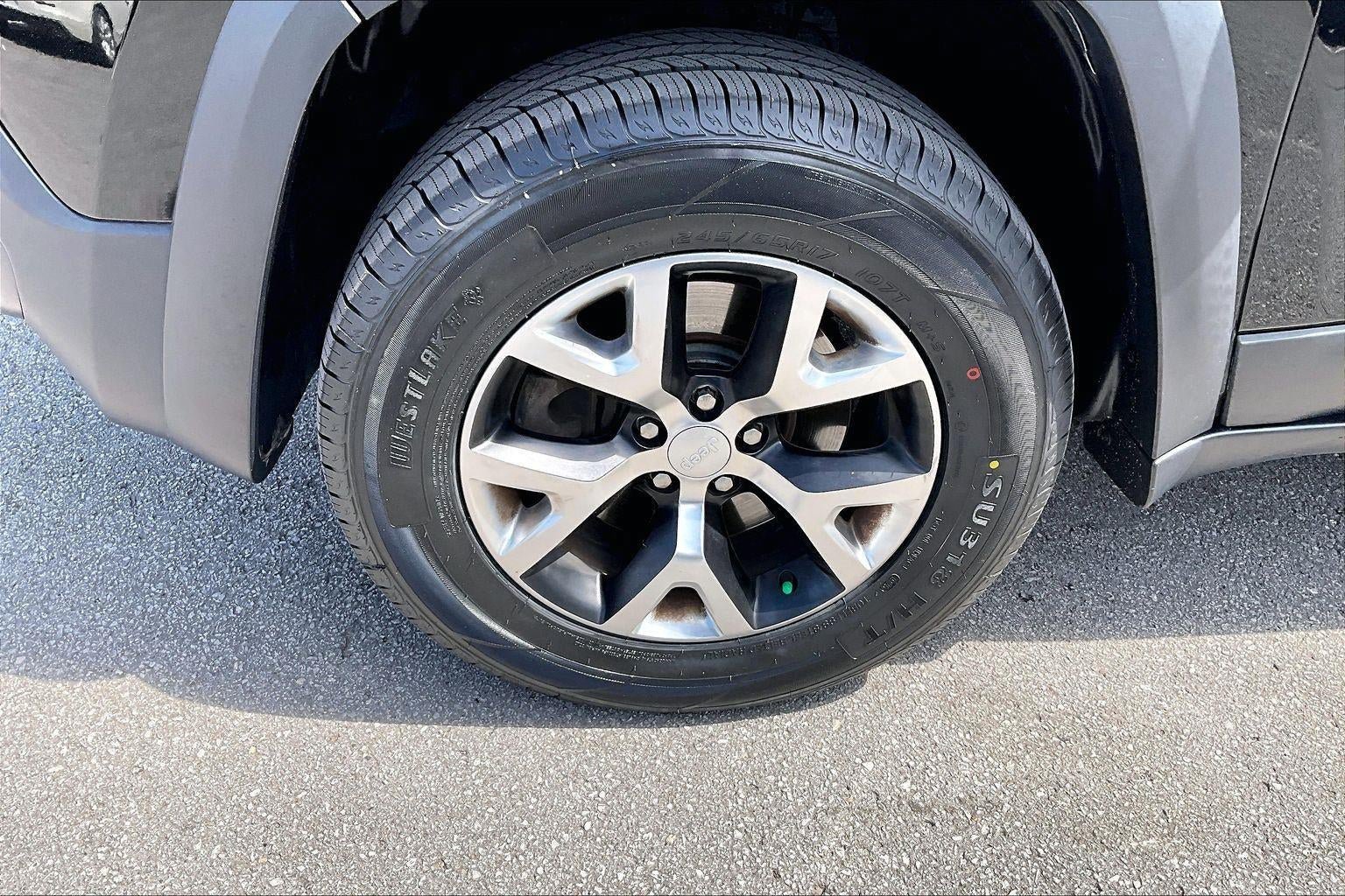 Used 2018 Jeep Cherokee Trailhawk w/ Comfort/Convenience Group AWD/4WD image 9