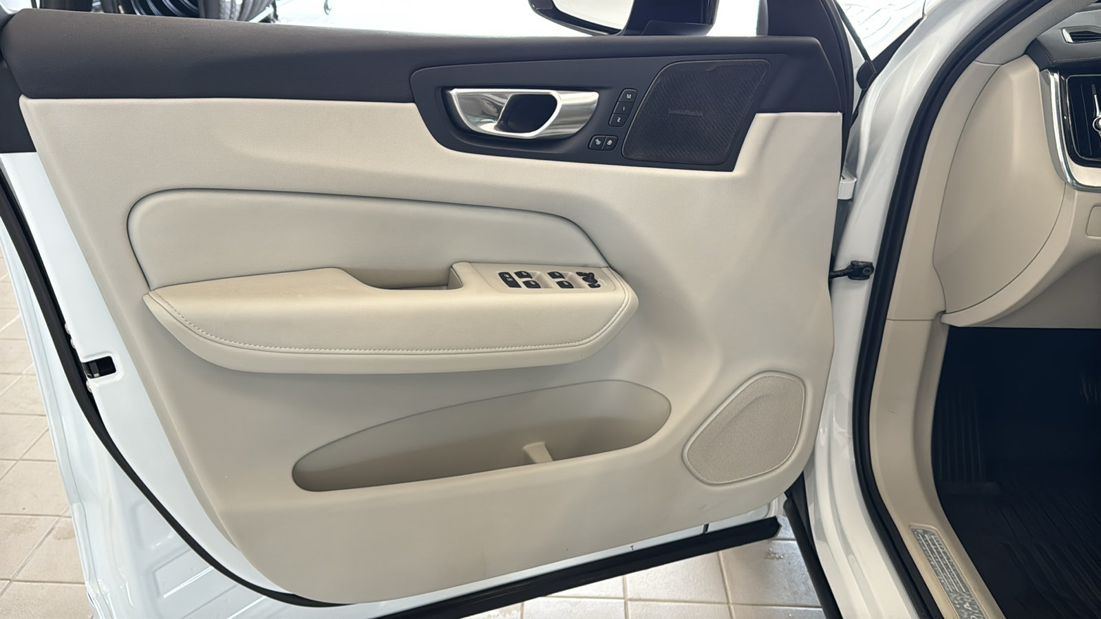 Used 2026 Volvo XC60 B5 Ultra AWD/4WD image 21
