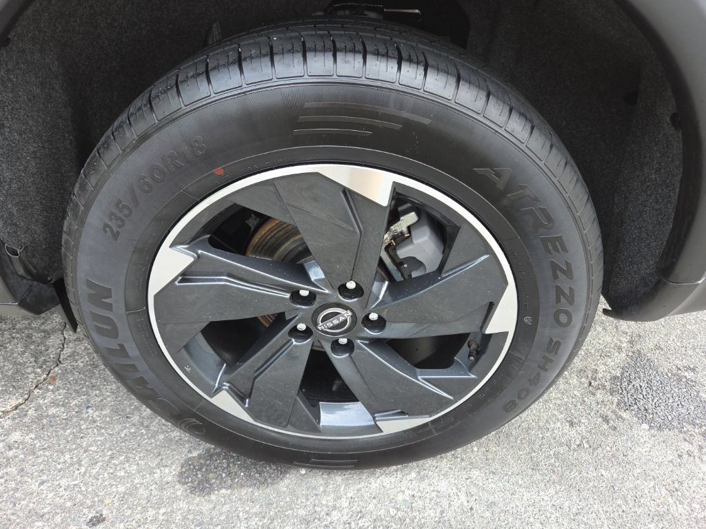 Certified 2025 Nissan Rogue SV FWD image 13