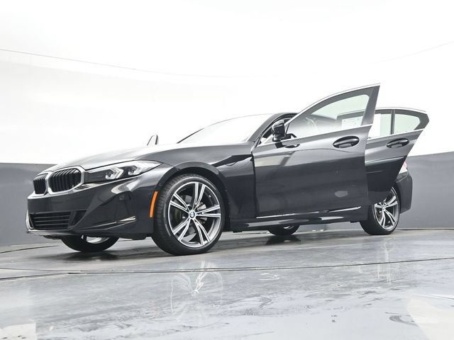 Used 2024 BMW 330i Sedan w/ Convenience Package RWD image 42