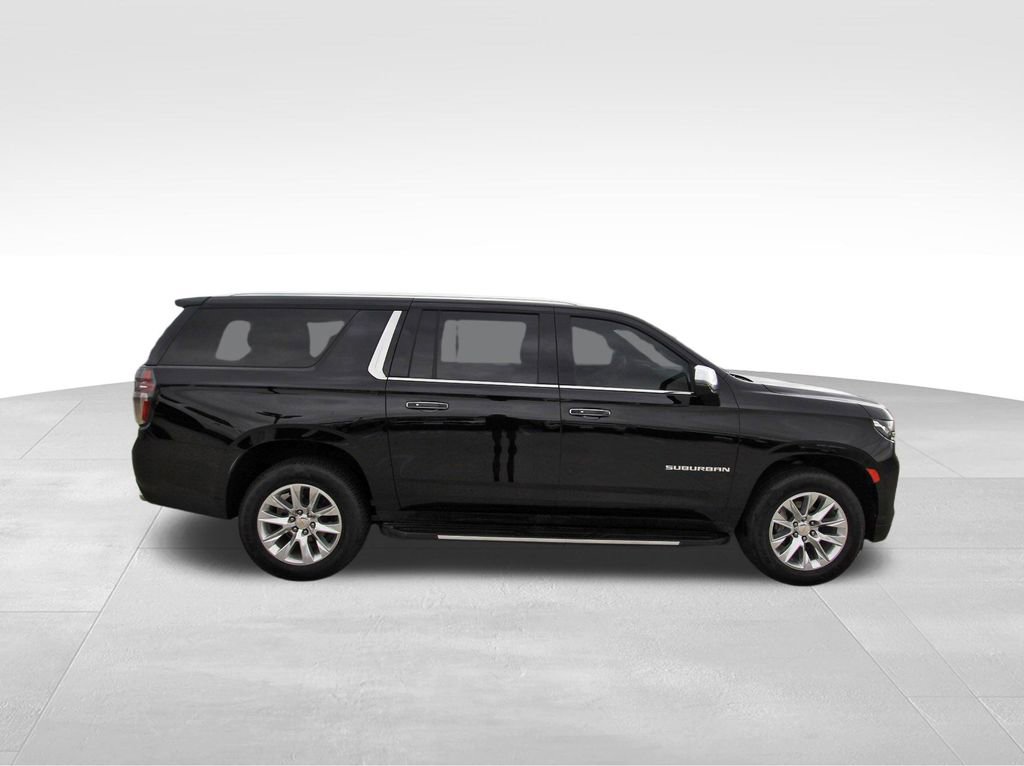 Used 2024 Chevrolet Suburban Premier RWD image 5