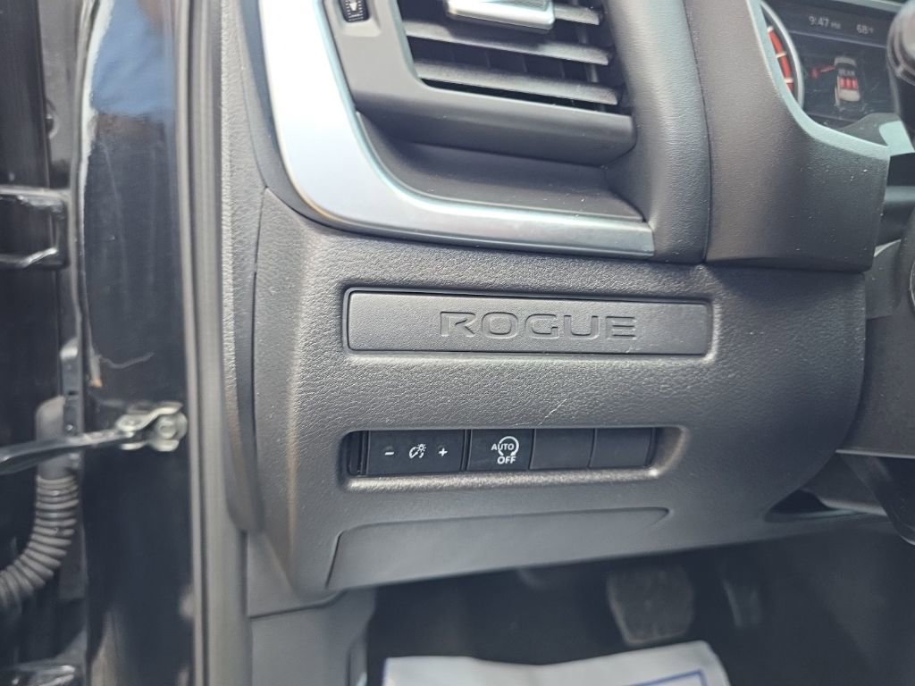 Used 2023 Nissan Rogue S AWD/4WD image 17