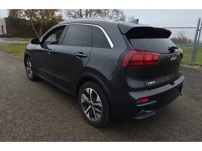 Used 2022 Kia Niro EX w/ Cold Weather Package image 2