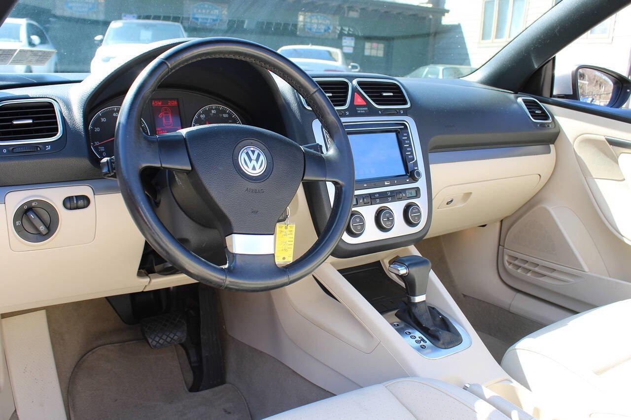 Used 2009 Volkswagen Eos Komfort FWD image 17