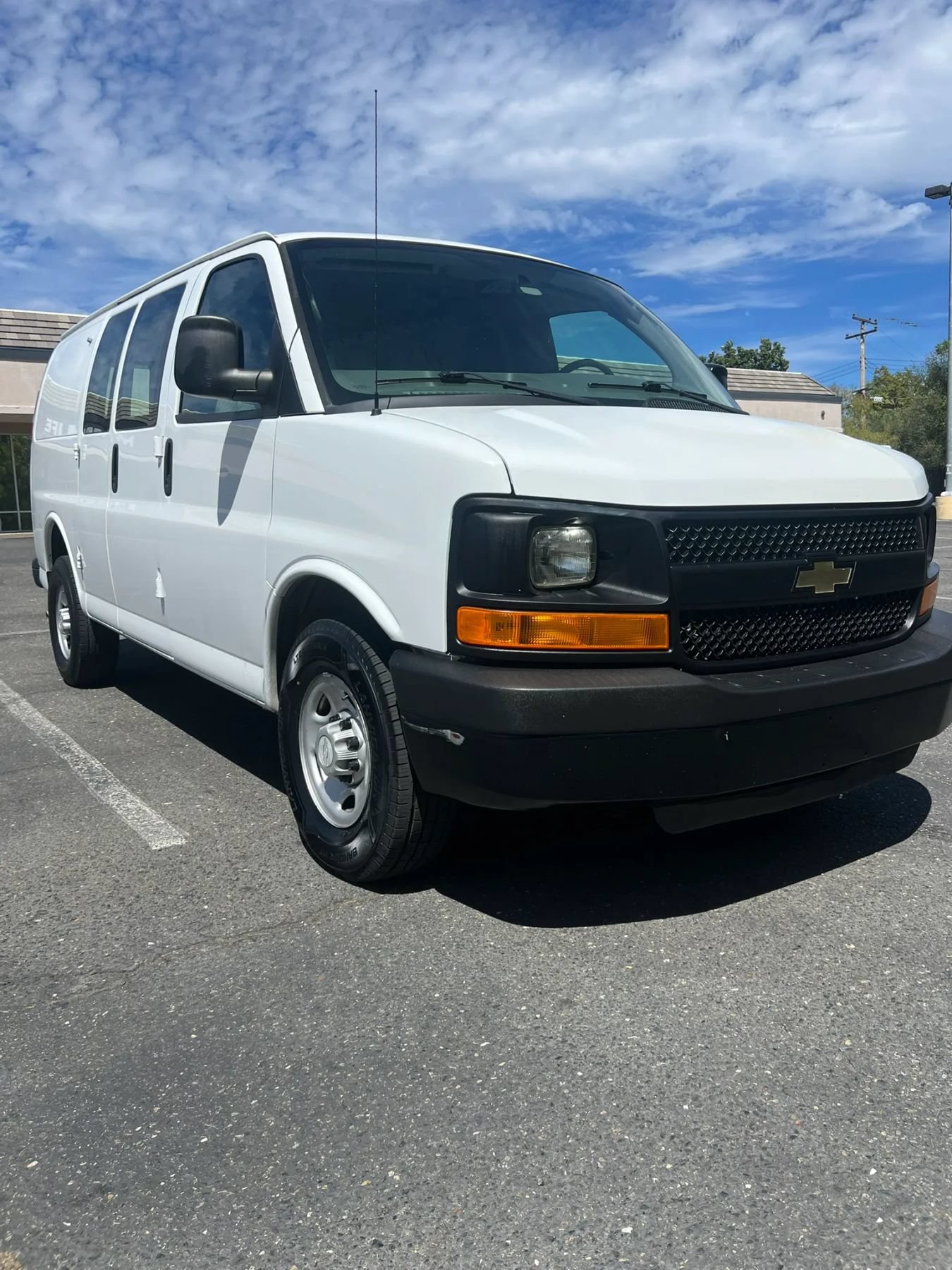 Used 2015 Chevrolet Express 2500 RWD image 3