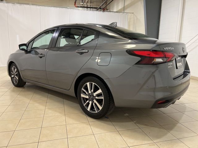 Used 2023 Nissan Versa SV image 3