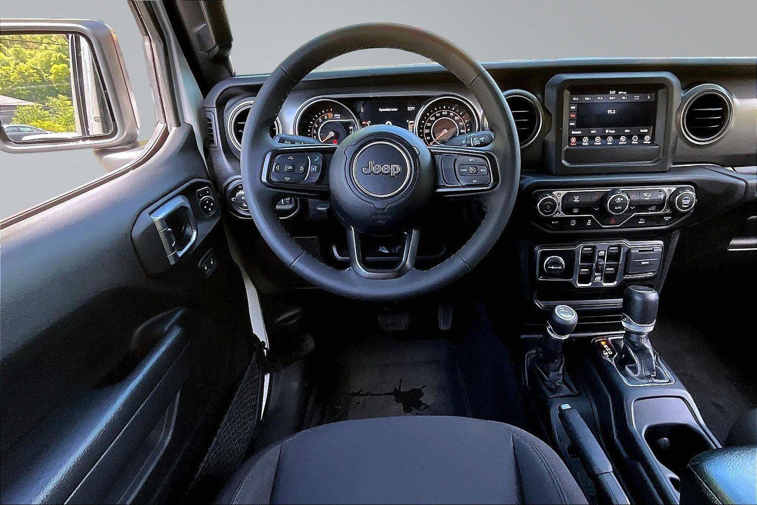 Certified 2023 Jeep Gladiator Sport AWD/4WD image 5