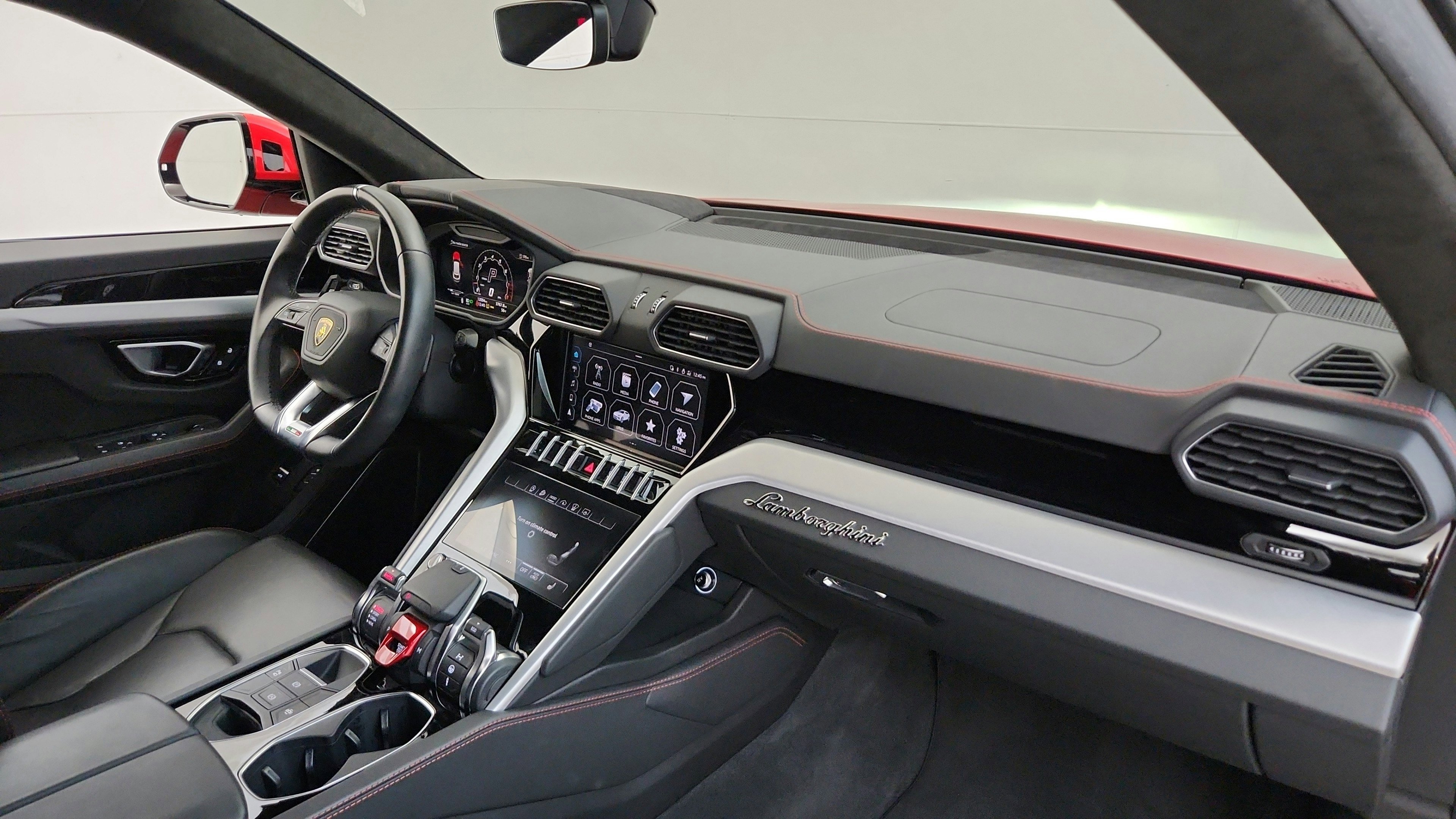 Used 2022 Lamborghini Urus AWD/4WD image 27