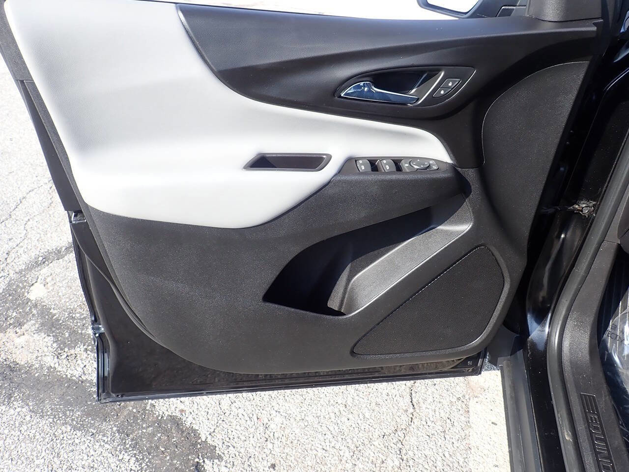 Used 2018 Chevrolet Equinox LS image 11