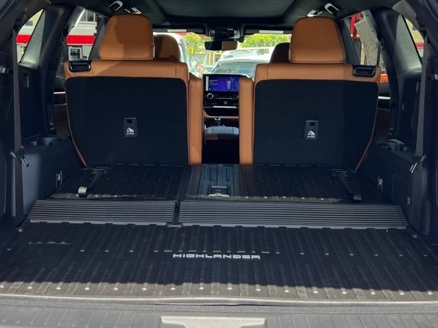 New 2026 Toyota Highlander Platinum AWD/4WD image 34