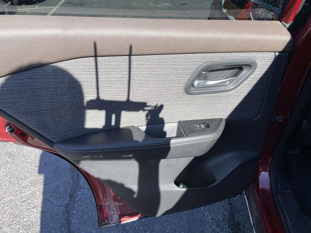 Used 2022 Nissan Rogue SV image 21