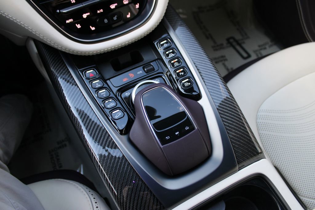 Used 2023 Aston Martin DBX image 13