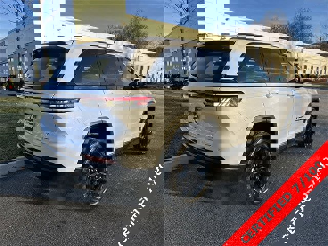 Certified 2024 Jeep Grand Cherokee Altitude image 8