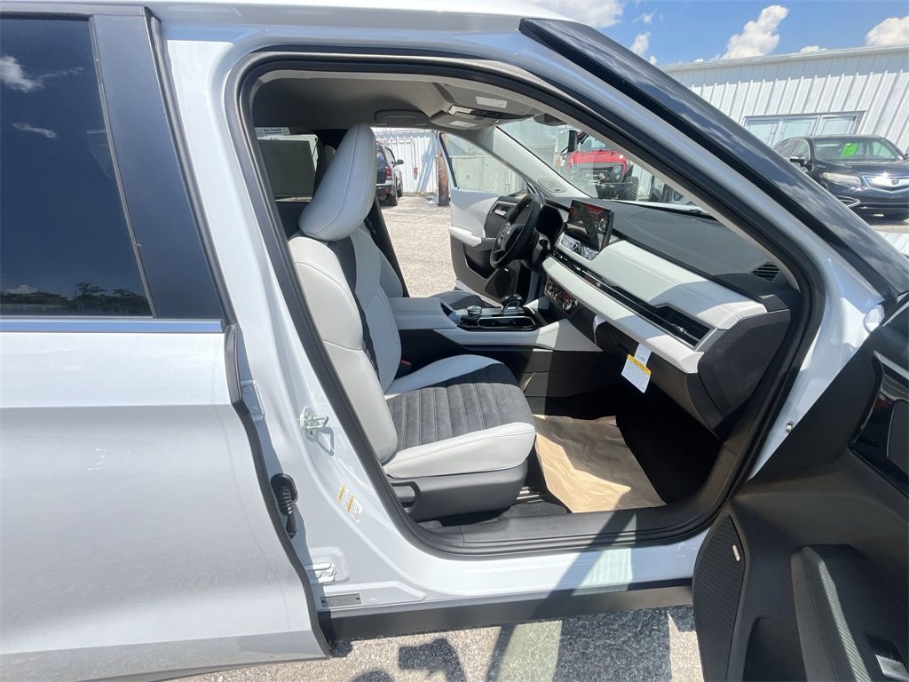 New 2025 Mitsubishi Outlander SE image 24