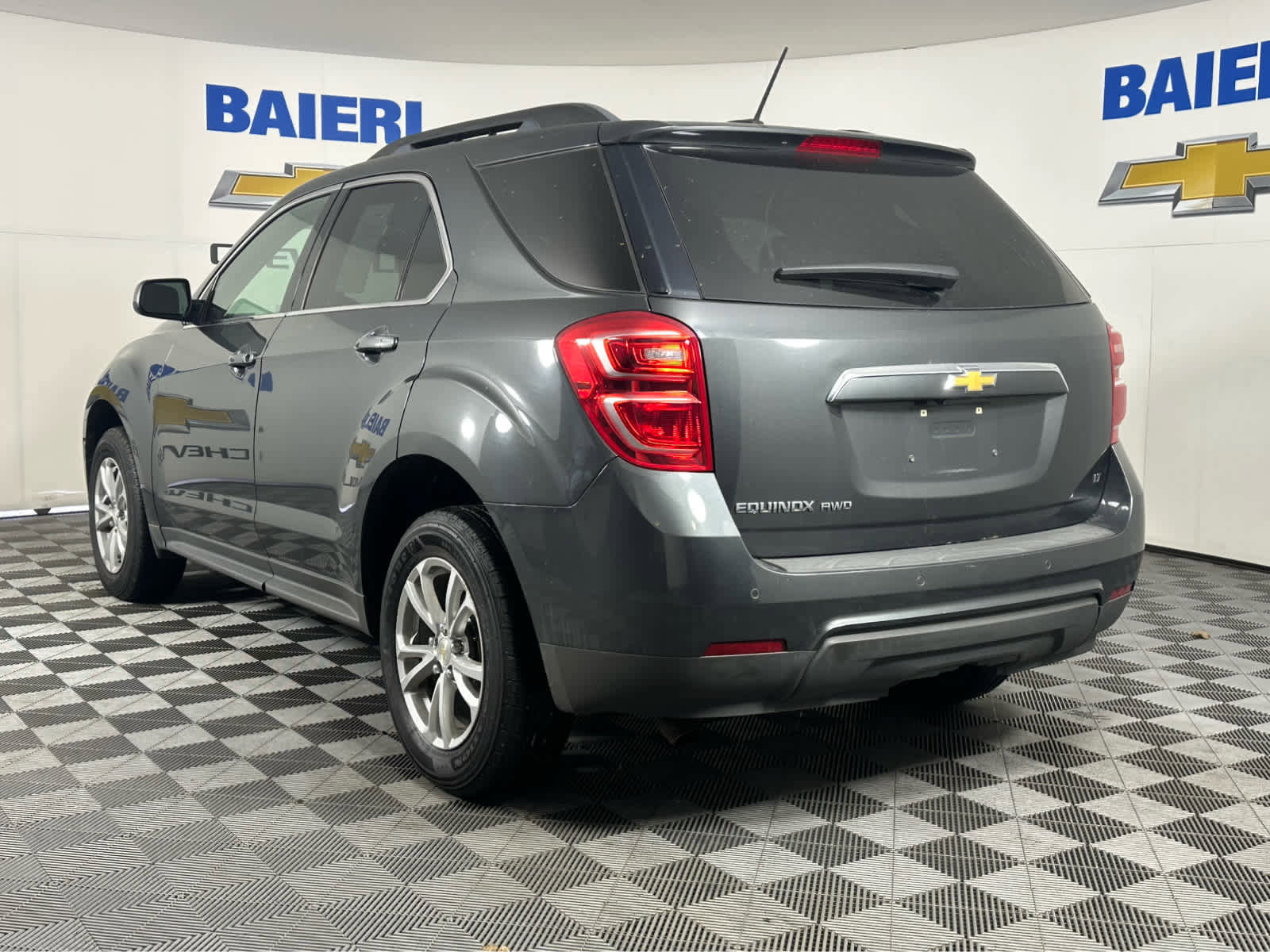 Used 2017 Chevrolet Equinox LT w/ Driver Confidence Package II image 5