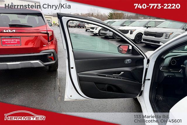 Used 2024 Hyundai Elantra SEL image 13